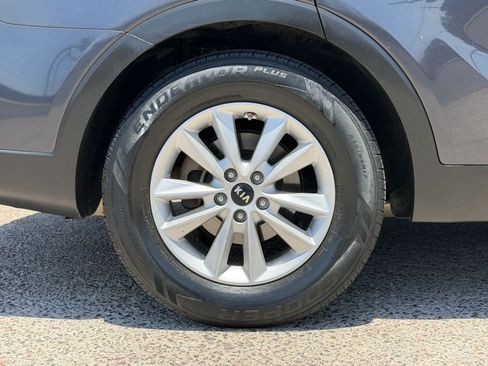 Used 2019 Kia Sorento FWD V6 image 36