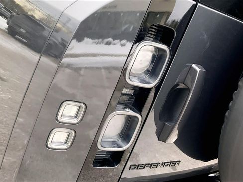 Used 2025 Land Rover Defender 130 V8 image 26