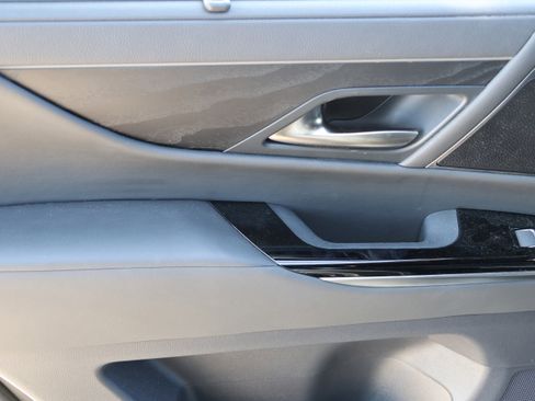 Used 2022 Lexus LX 600 4WD w/ Appearance Package image 37