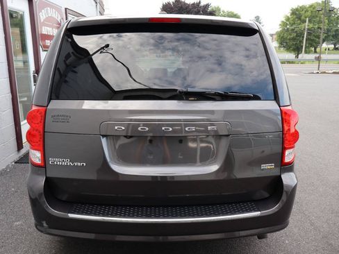 Used 2019 Dodge Grand Caravan SE w/ UConnect Hands-Free Group FWD image 3