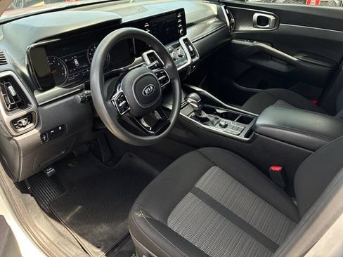 Used 2021 Kia Sorento LX FWD image 11
