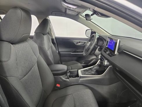 Used 2025 Toyota RAV4 XLE FWD image 16
