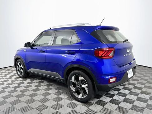 Certified 2025 Hyundai Venue SEL FWD image 5