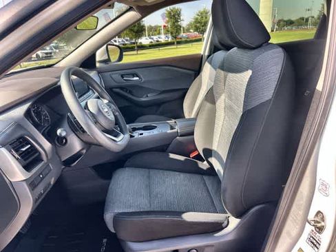 Used 2023 Nissan Rogue SV FWD image 11