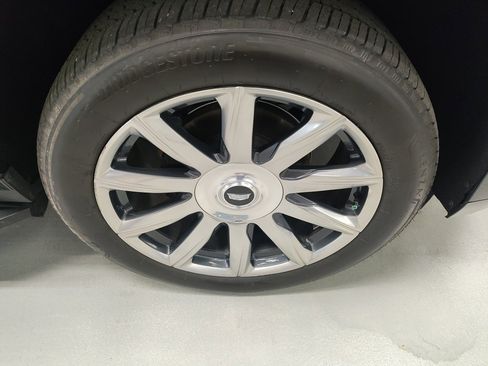 Used 2022 Cadillac Escalade Premium Luxury Platinum image 4