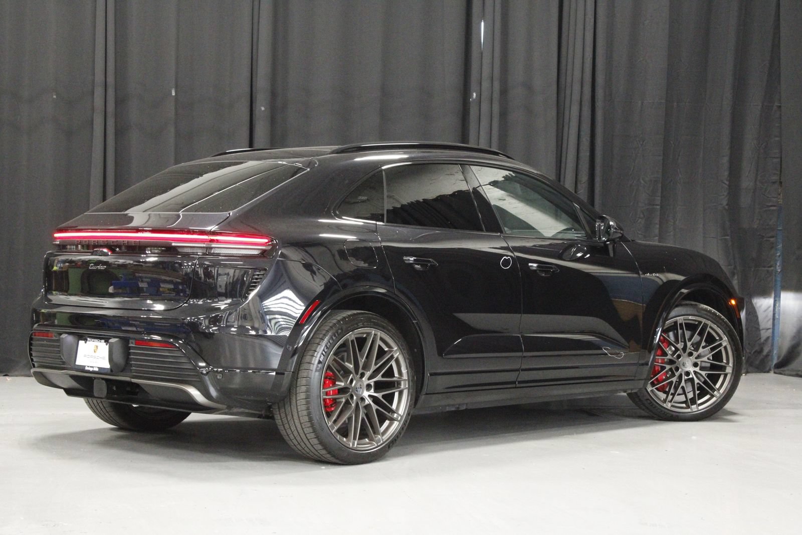 Certified 2025 Porsche Macan Turbo Electric AWD/4WD image 7