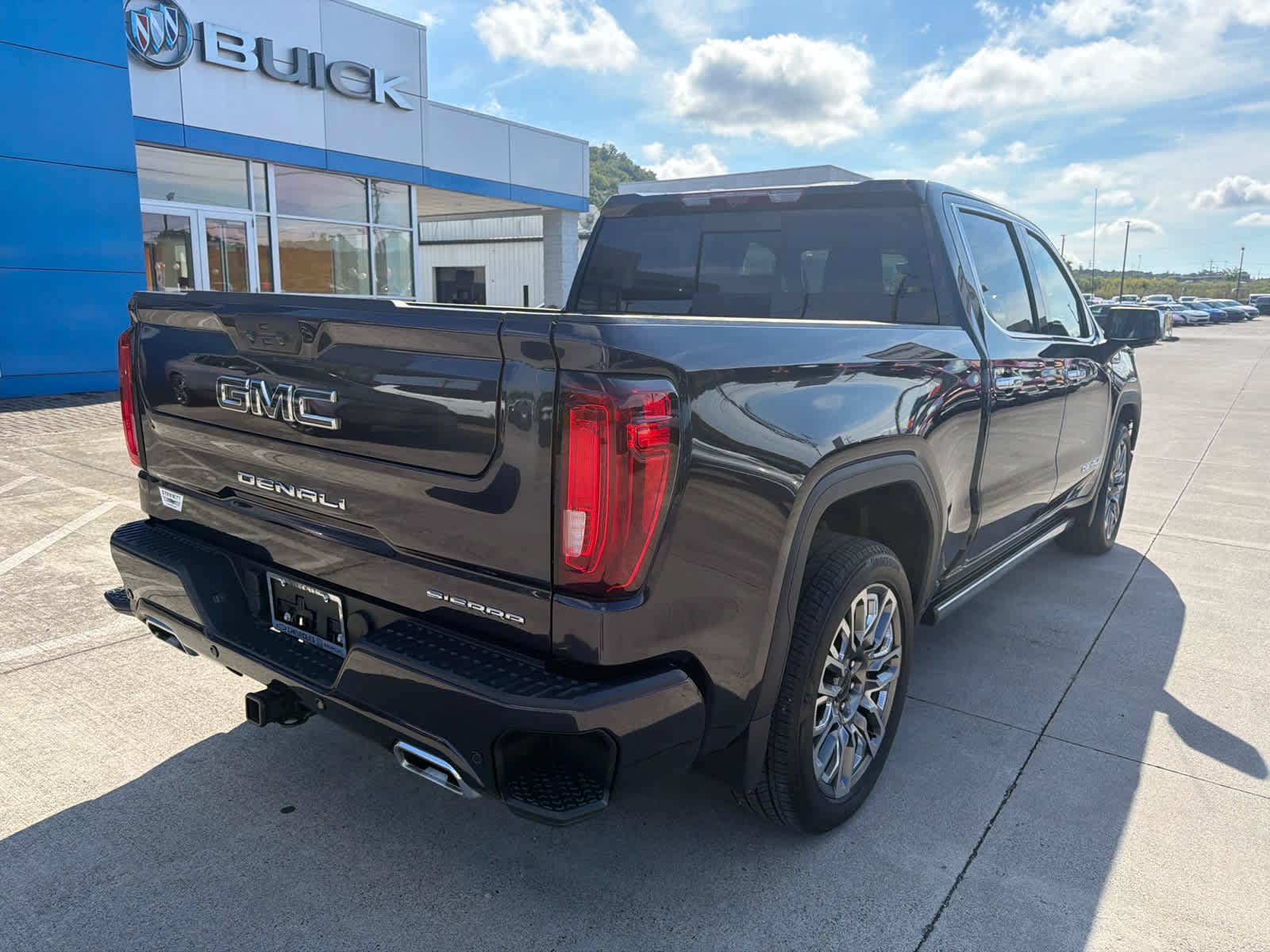 Used 2025 GMC Sierra 1500 Denali Ultimate AWD/4WD image 7