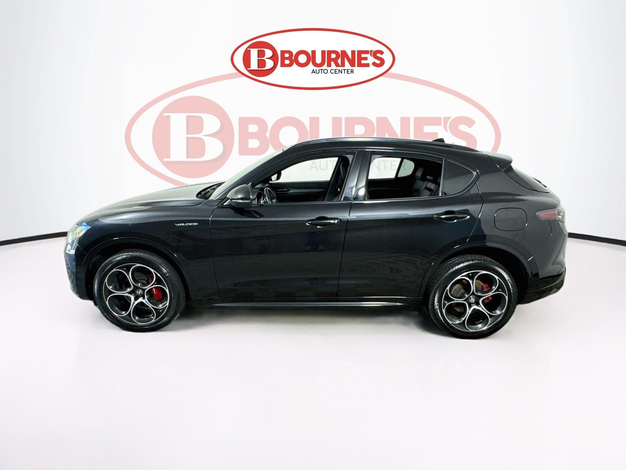 Used 2024 Alfa Romeo Stelvio Veloce AWD/4WD image 8
