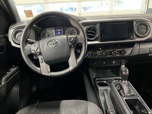 Used 2017 Toyota Tacoma TRD Off-Road w/ Tow Package AWD/4WD image 8