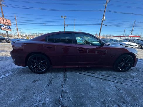 Used 2019 Dodge Charger R/T w/ Blacktop Package image 8