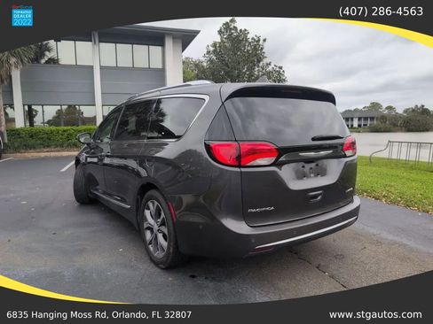 Used 2018 Chrysler Pacifica Limited w/ Tire & Wheel Group image 3