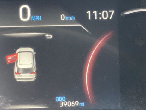 Used 2025 Toyota RAV4 XLE image 34