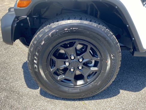Used 2022 Jeep Gladiator Overland AWD/4WD image 10