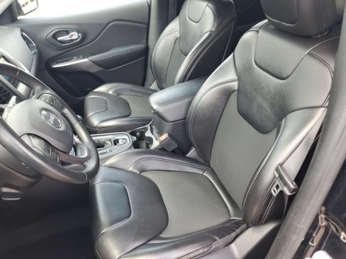 Used 2019 Jeep Cherokee Latitude Plus AWD/4WD image 26