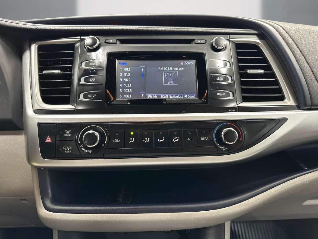 Used 2017 Toyota Highlander LE FWD image 19