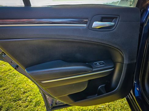 Used 2016 Chrysler 300 Limited image 29