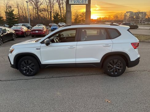 Used 2022 Volkswagen Taos S image 2