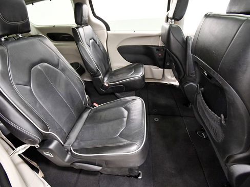 Used 2022 Chrysler Pacifica Limited image 20