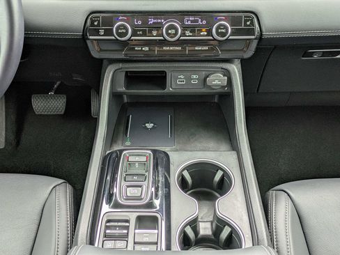 Used 2025 Honda Pilot Touring image 25