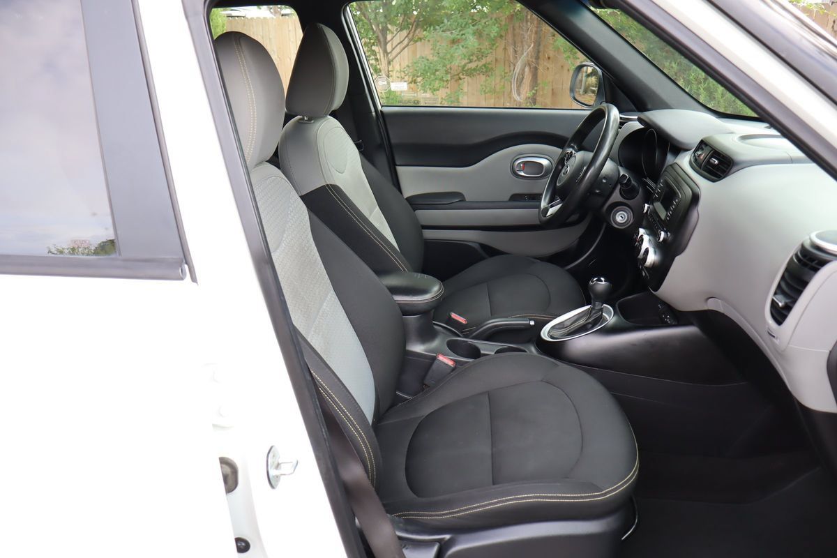 Used 2015 Kia Soul + FWD image 22