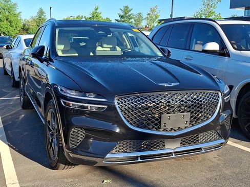Used 2022 Genesis GV70 2.5T w/ Advanced Package AWD/4WD image 2