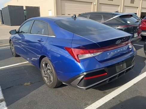 Used 2025 Hyundai Elantra Limited FWD image 5