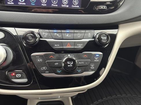 Used 2020 Chrysler Pacifica Touring-L Plus w/ Advanced Safetytec Group image 22