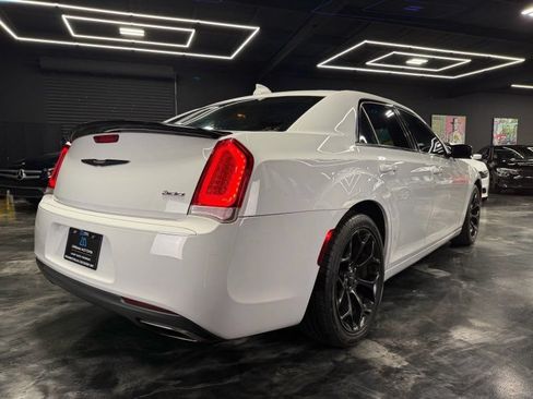 Used 2019 Chrysler 300 Touring w/ Sport Appearance Package RWD image 5