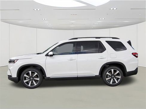 New 2025 Honda Pilot Touring image 6