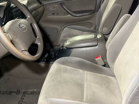 Used 2007 Toyota Sequoia SR5 AWD/4WD image 9