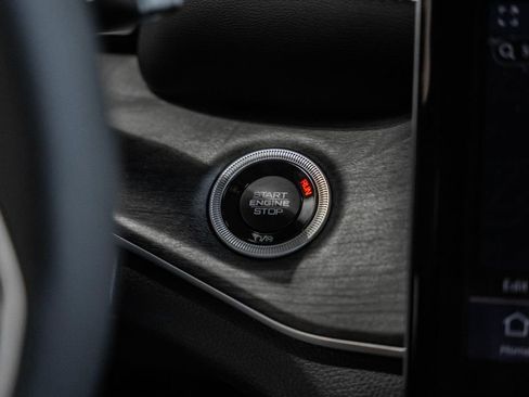 New 2025 Jeep Grand Cherokee L Limited w/ Luxury Tech Group II image 24