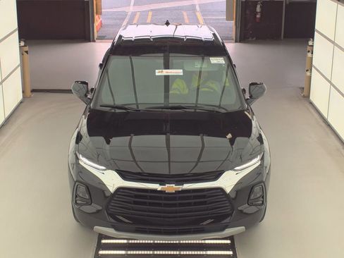 Used 2021 Chevrolet Blazer LT image 2