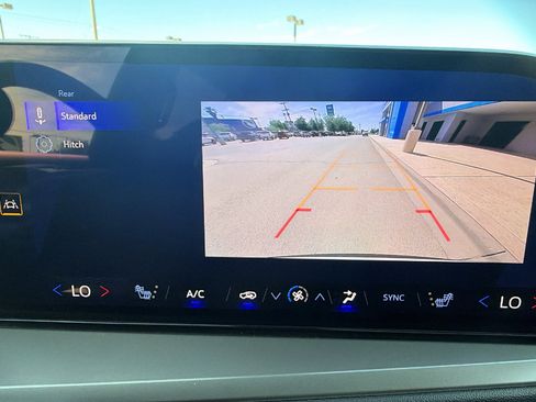 Used 2025 Chevrolet Traverse LT AWD/4WD image 11