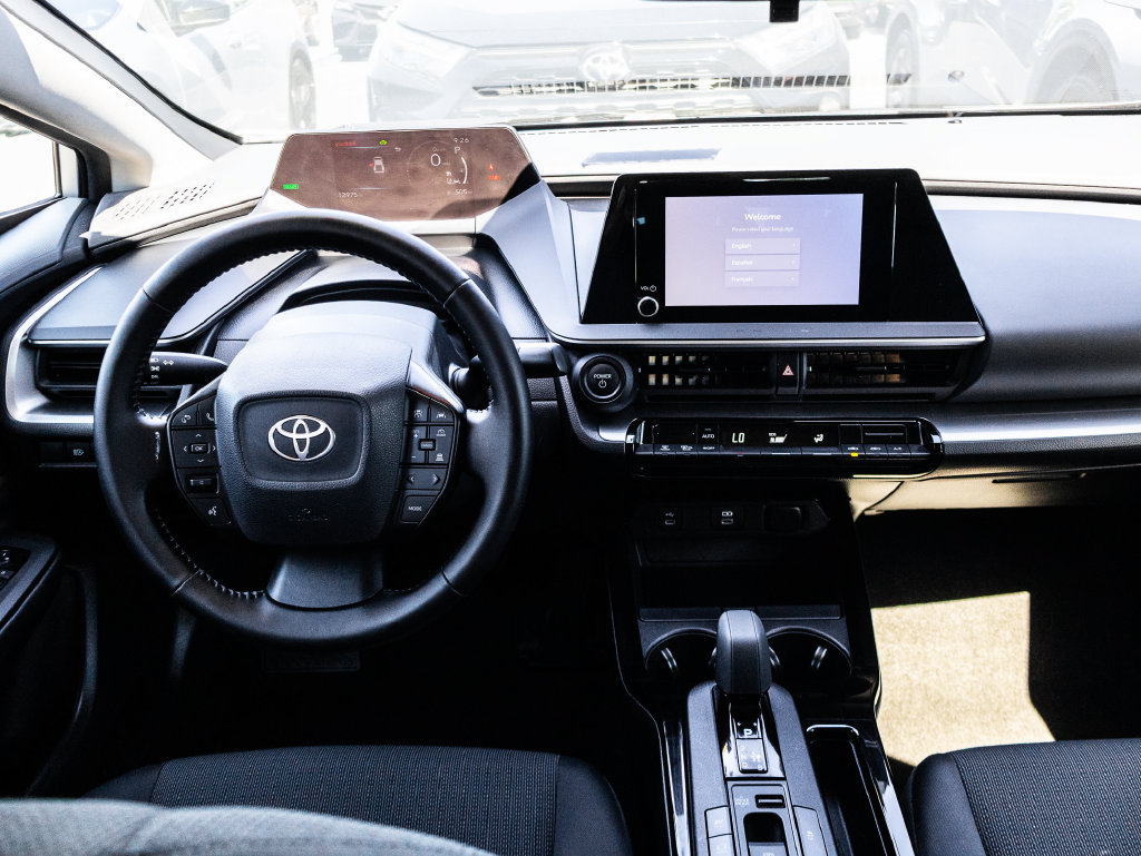 Used 2026 Toyota Prius LE AWD/4WD image 17