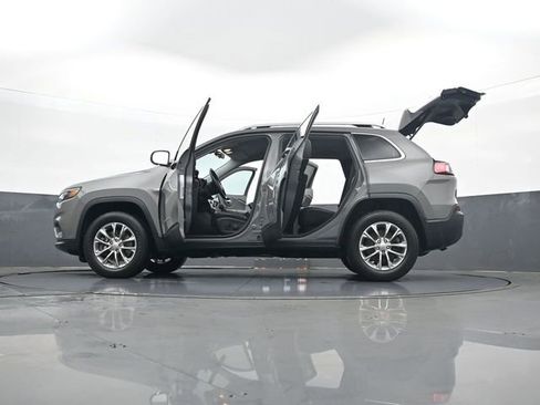 Used 2019 Jeep Cherokee Latitude Plus w/ Cold Weather Group AWD/4WD image 34