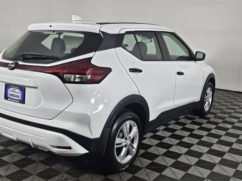 New 2025 Nissan Kicks S image 8