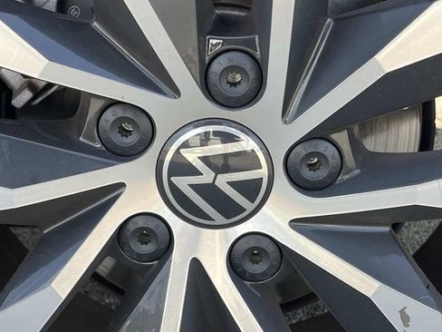 Used 2025 Volkswagen Jetta SE FWD image 14