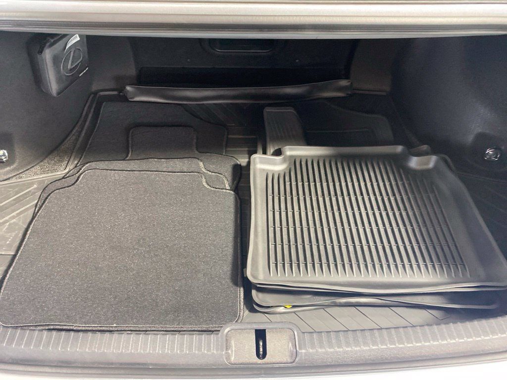 Certified 2024 Lexus ES 300h w/ Premium Package FWD image 28