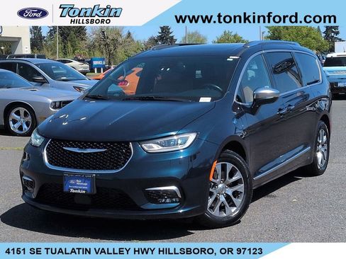 Used 2022 Chrysler Pacifica Pinnacle FWD image 1