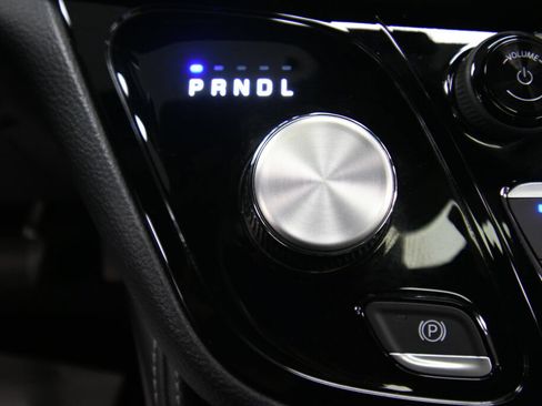 Used 2025 Chrysler Pacifica Limited FWD image 18