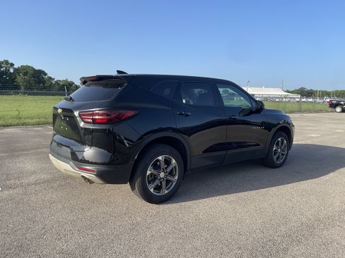 Used 2023 Chevrolet Blazer LT FWD image 2