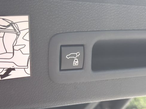Certified 2023 Toyota Sienna XSE FWD image 33