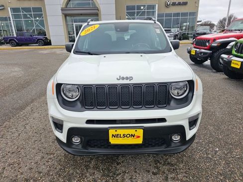 Used 2021 Jeep Renegade Latitude w/ Luxury Group II image 3