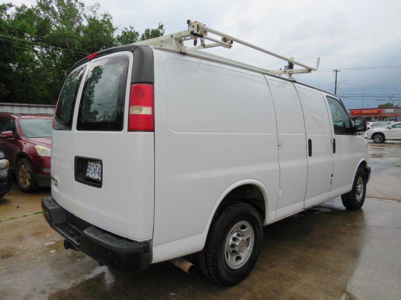 Used 2014 Chevrolet Express 2500 RWD image 4
