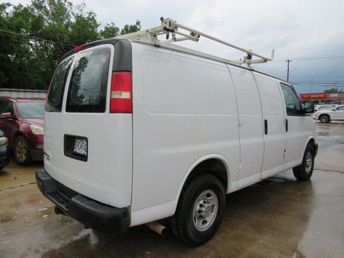 Used 2014 Chevrolet Express 2500 RWD image 4