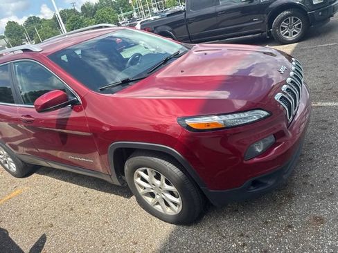 Used 2017 Jeep Cherokee Latitude w/ Safety/Convenience Group AWD/4WD image 2