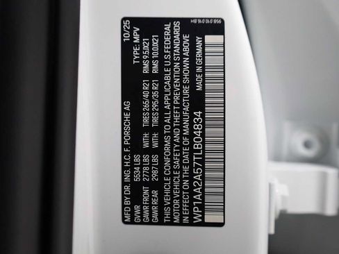 Certified 2026 Porsche Macan AWD/4WD image 44