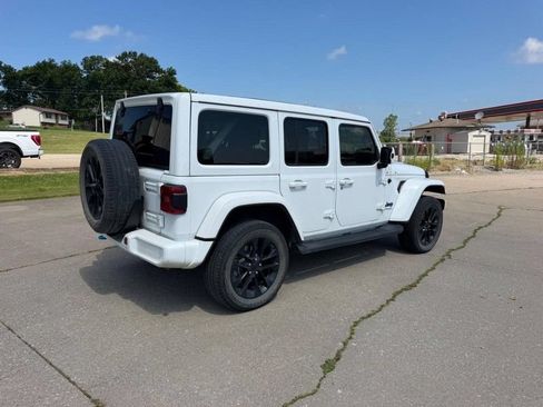Used 2021 Jeep Wrangler Unlimited Sahara AWD/4WD image 3