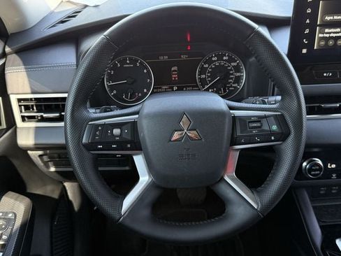 Used 2025 Mitsubishi Outlander SE FWD image 13