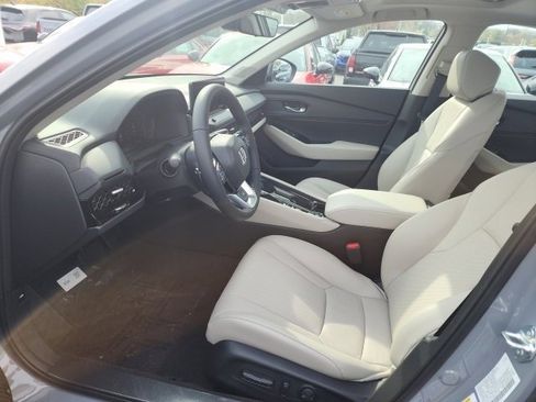 Used 2025 Honda Accord Touring image 18
